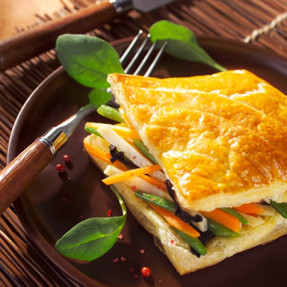 Légumes et champignons sauvages en pâte feuilletée